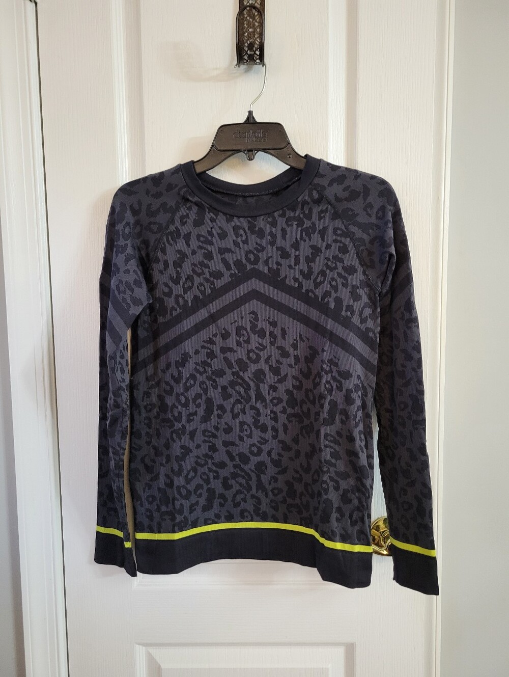 Sweaty Betty Animal Leopard Print Ski Base Layer Top Black Gray Medium